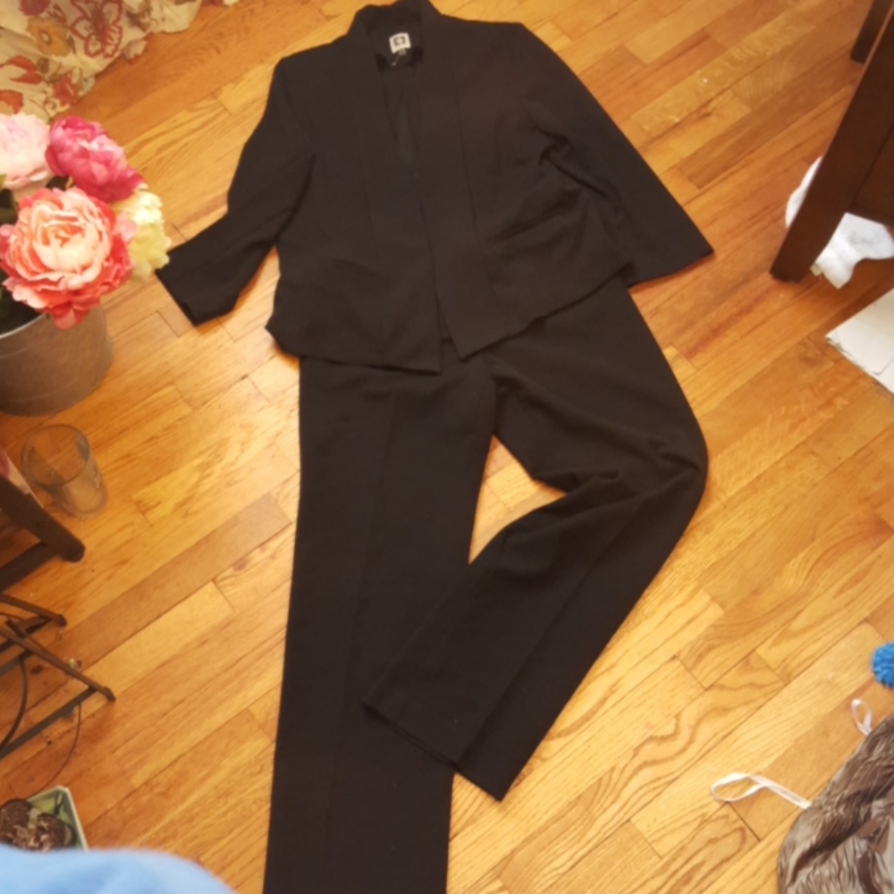 Anne Klein Black Jacket & Pants Suit Sz 6